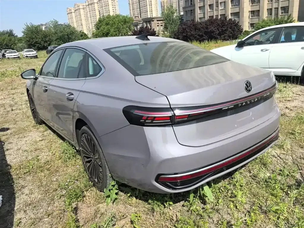 Volkswagen Passat — фото 10