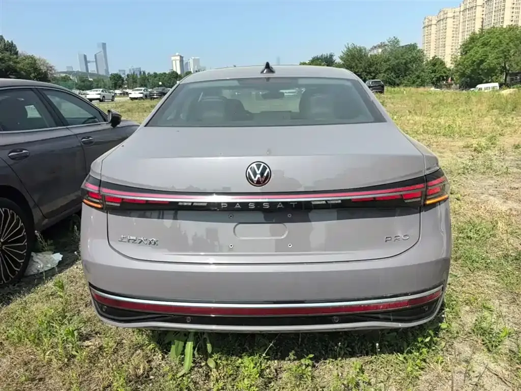 Volkswagen Passat — фото 7