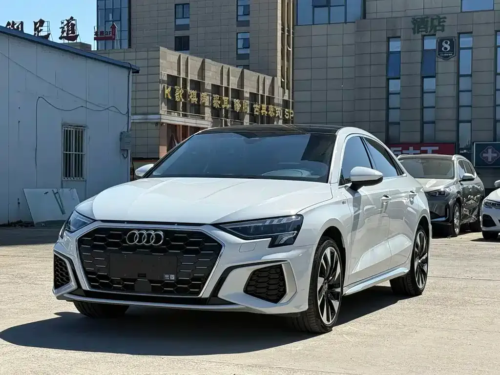 Audi A3 — фото 1