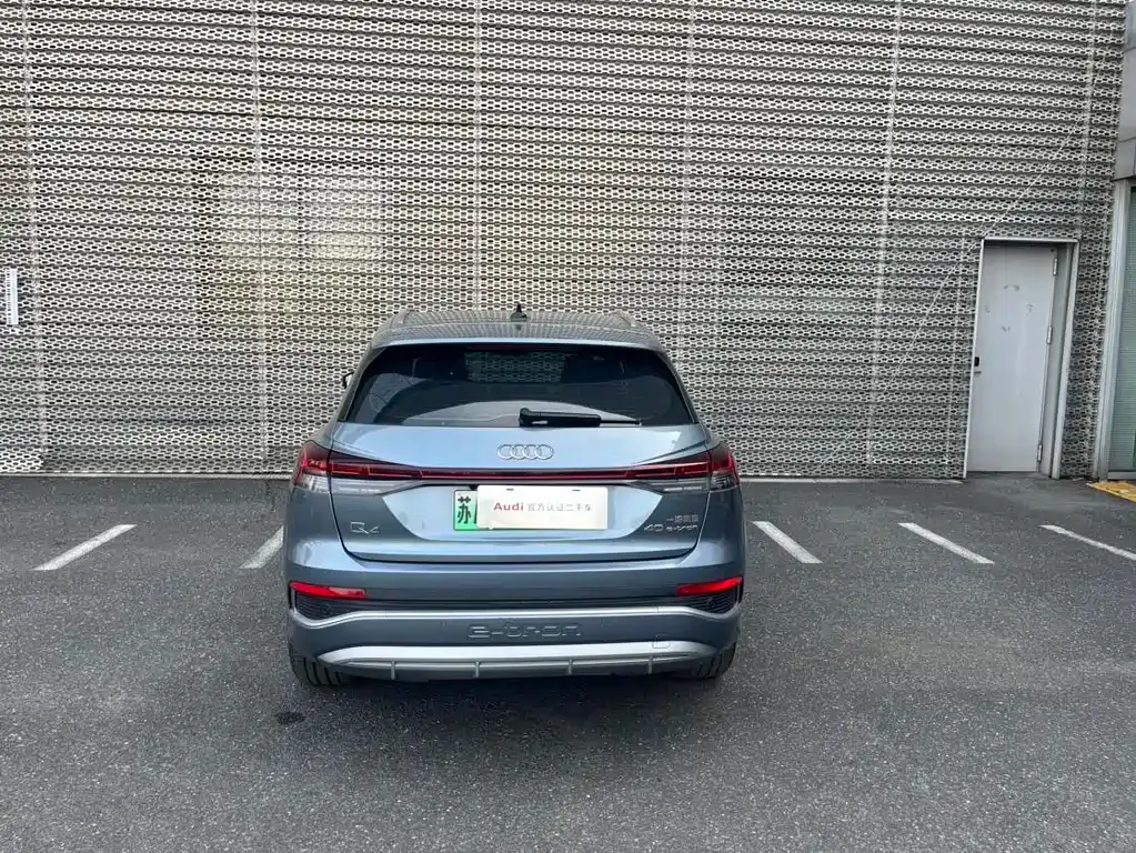 Audi Q4 e-tron — фото 10