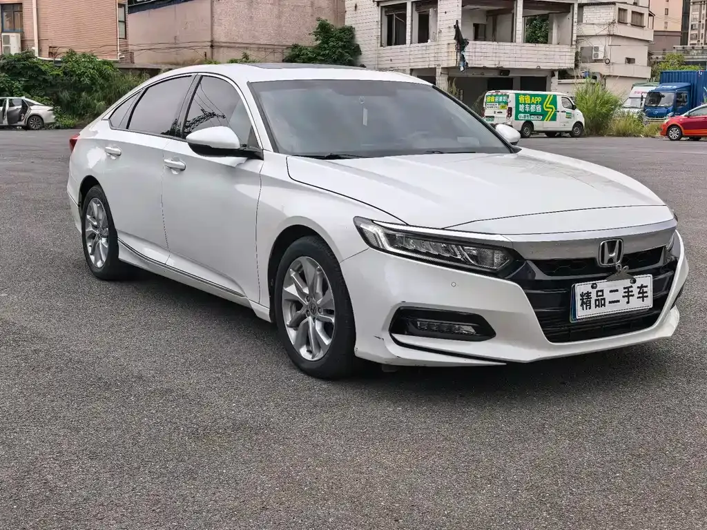 Honda Accord — фото 1