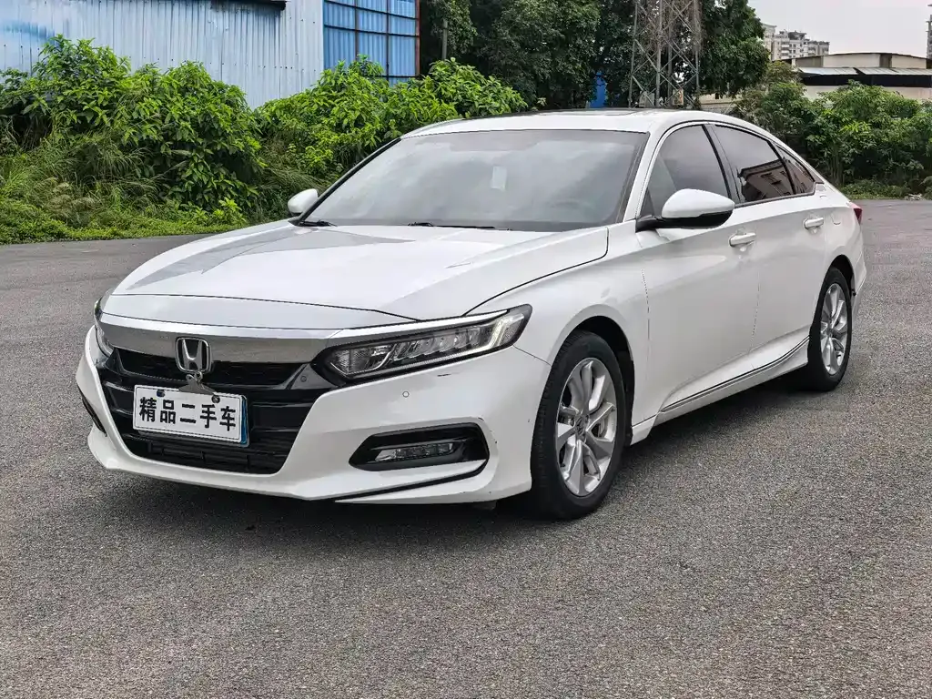 Honda Accord — фото 10