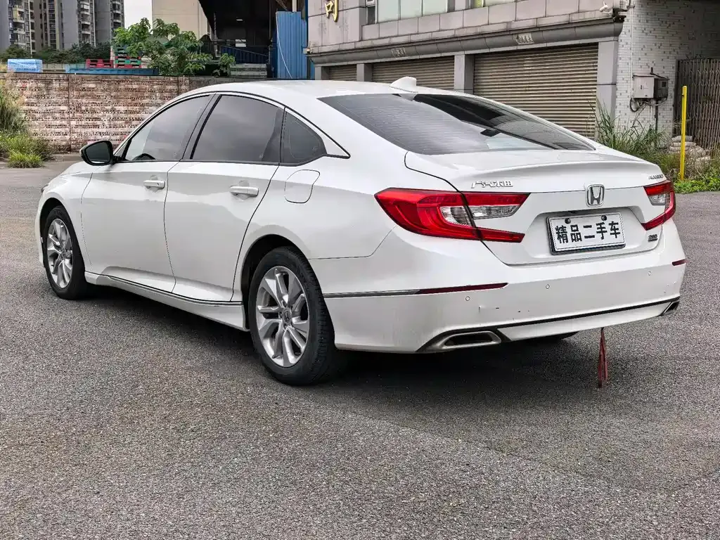 Honda Accord — фото 7