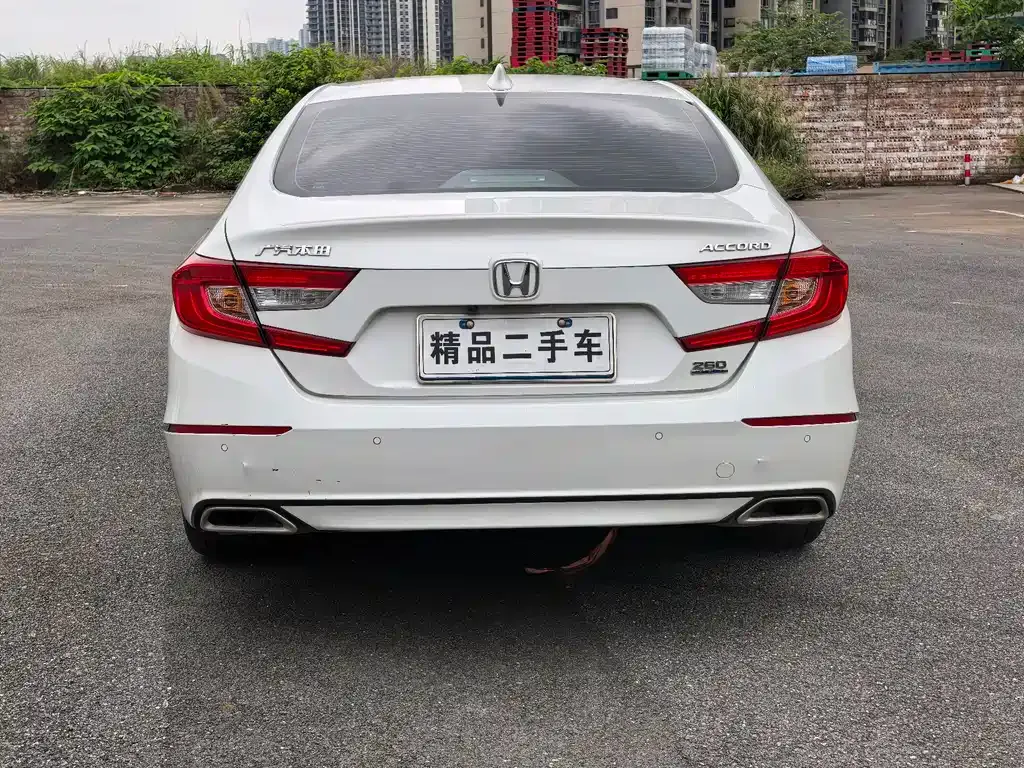 Honda Accord — фото 9