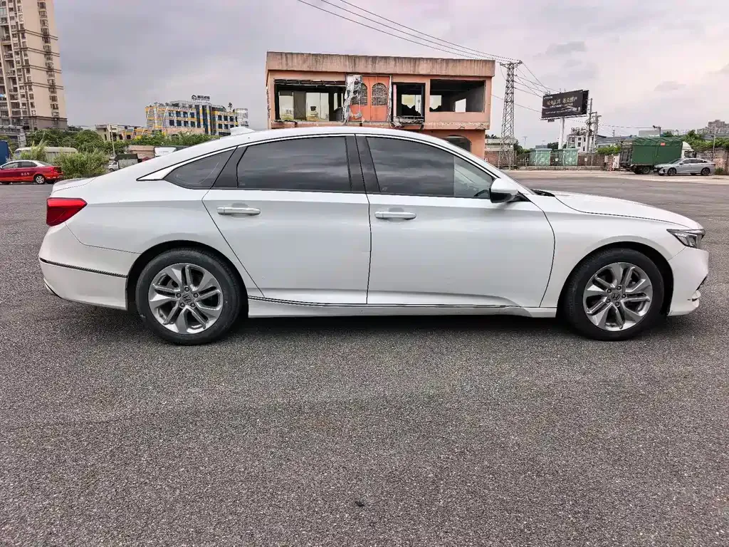 Honda Accord — фото 8