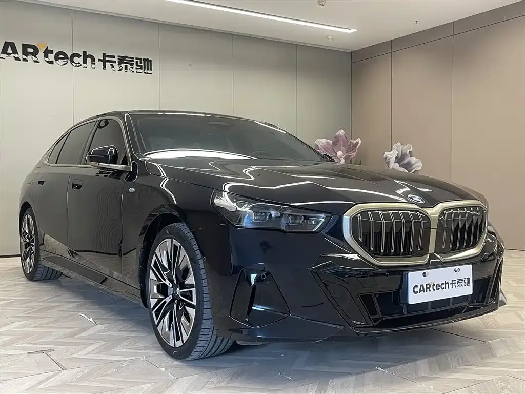 BMW 5 Series — фото 10
