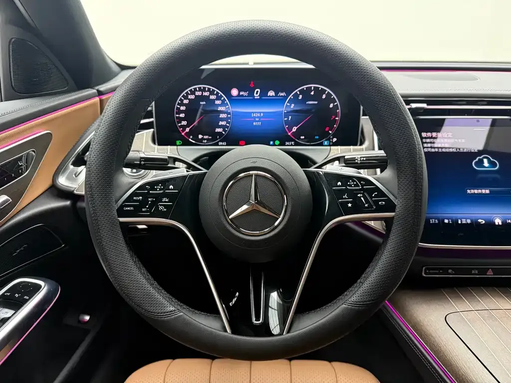 Mercedes-Benz E-Class — фото 9