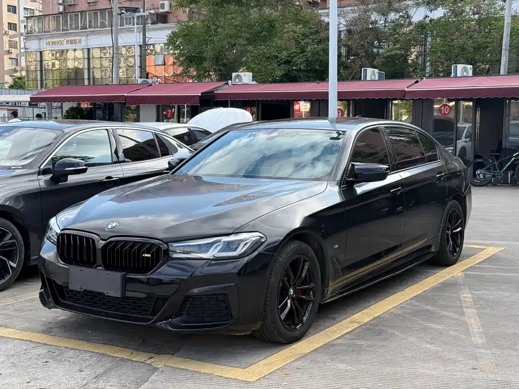 BMW 5 Series — фото 1