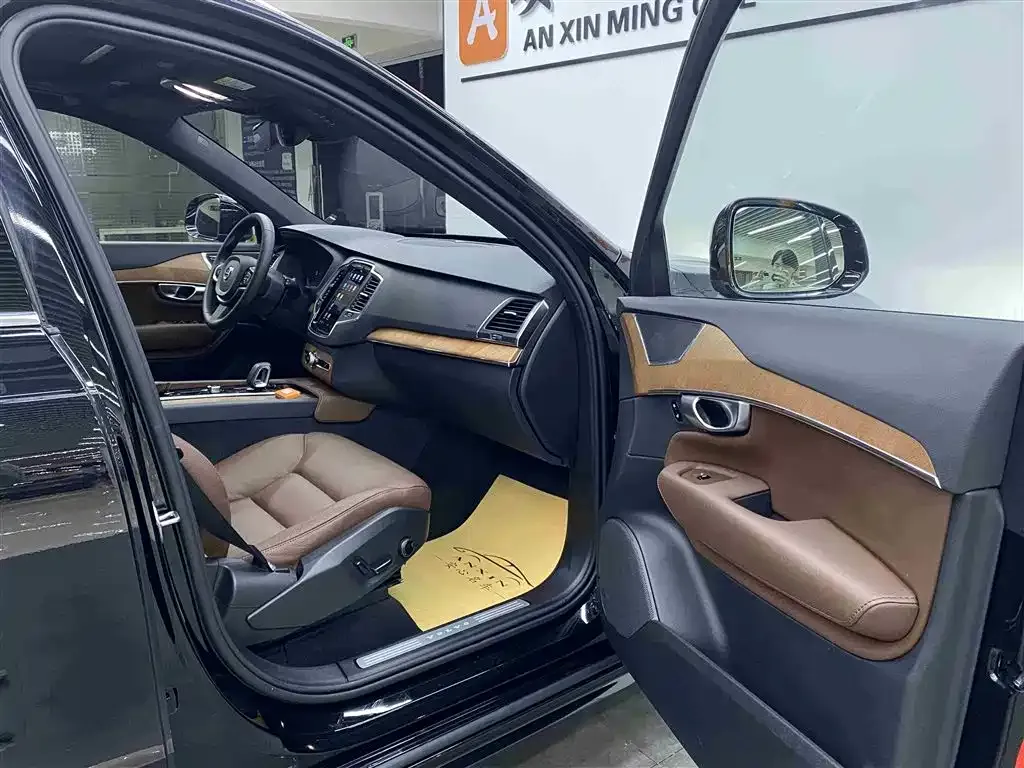 Volvo XC90 — фото 10