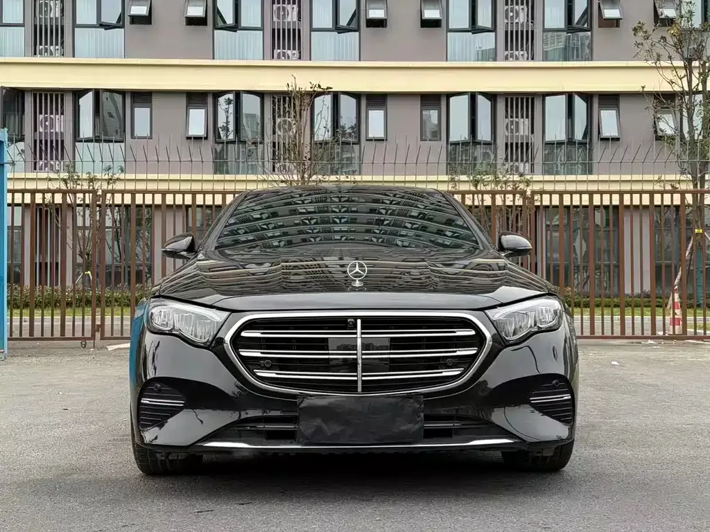 Mercedes-Benz E-Class — фото 2