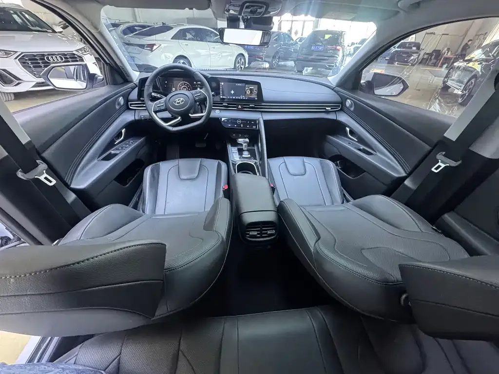 Hyundai Elantra 2022 из CN, фото 6