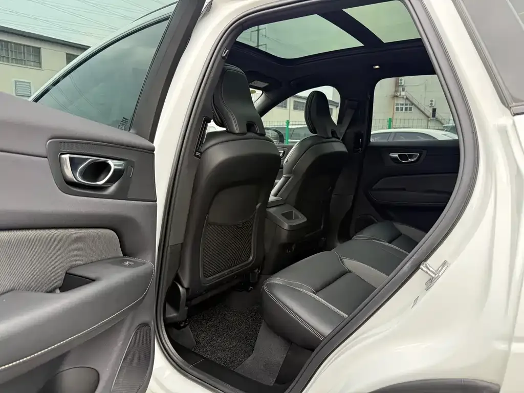 Volvo XC60 2022 из CN, фото 9