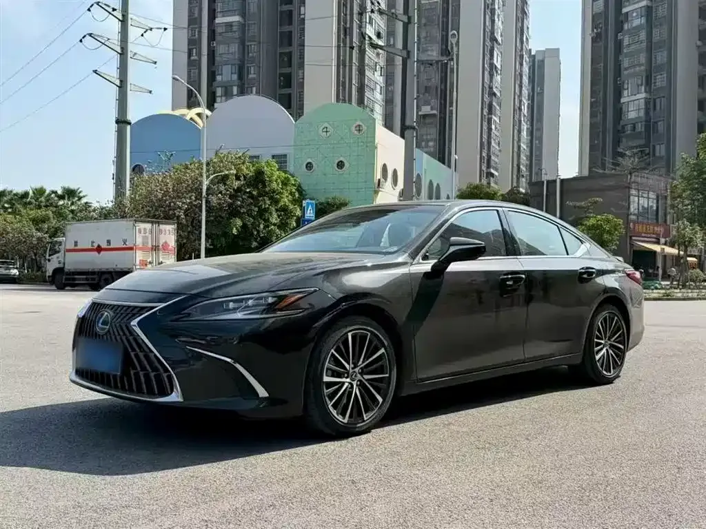 Lexus ES — фото 1