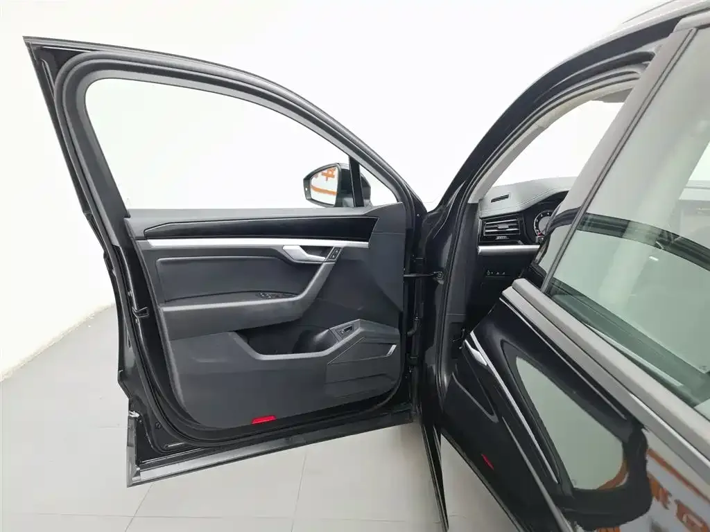 Volkswagen Touareg 2021 из CN, фото 2