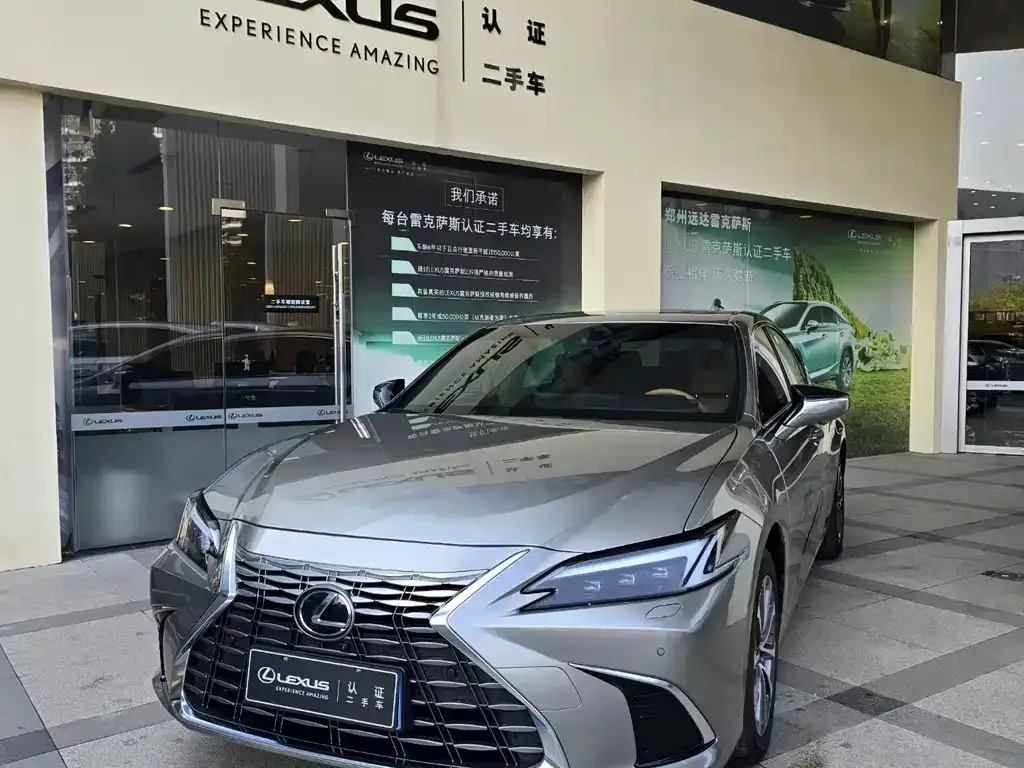 Lexus ES — фото 1