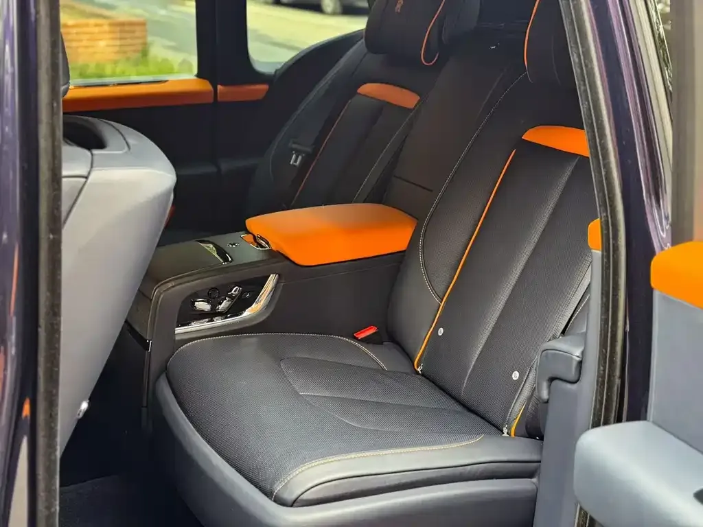 Rolls-Royce Cullinan 2023 из CN, фото 2