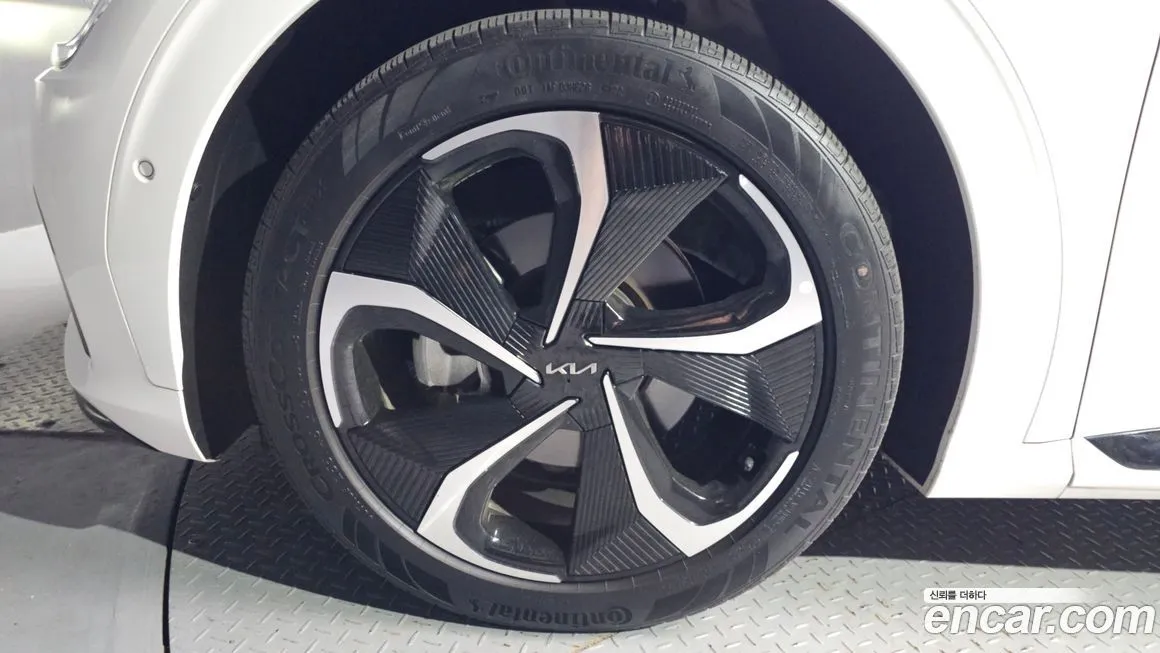 Kia EV6 — фото 6