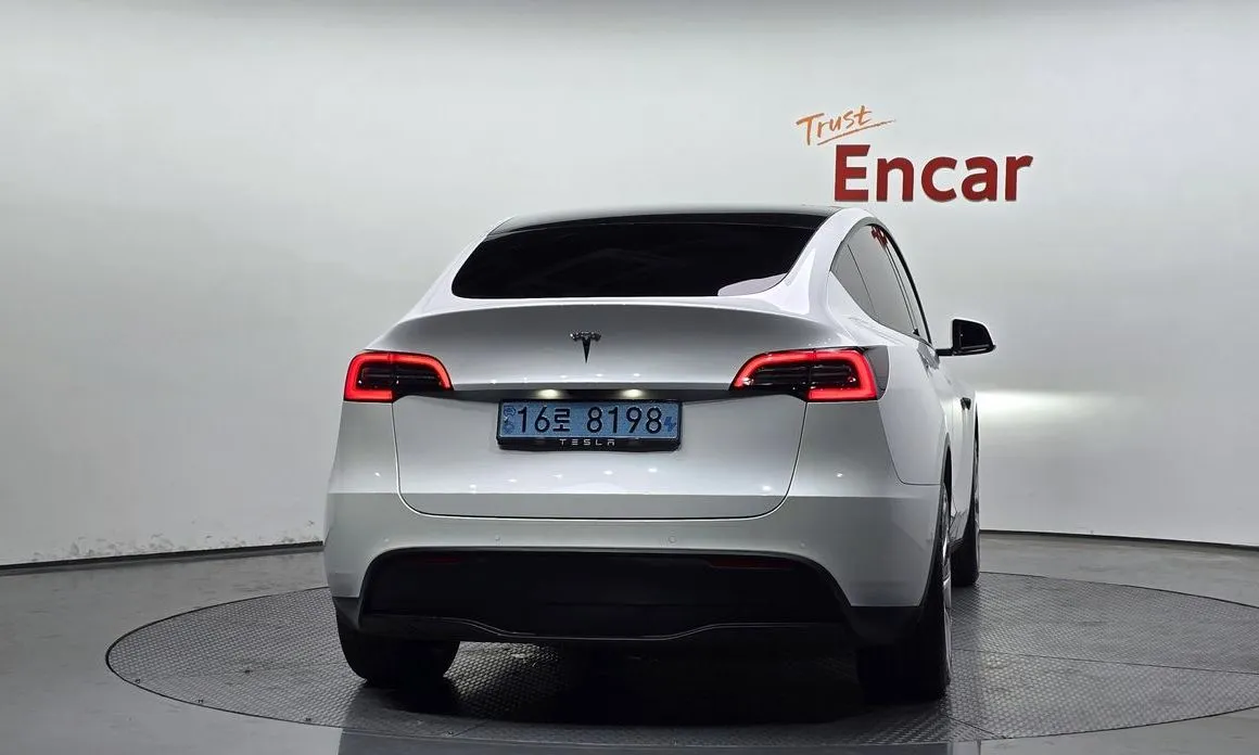Tesla Model Y — фото 8