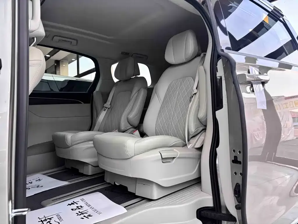 Buick GL8 2024 из CN, фото 10
