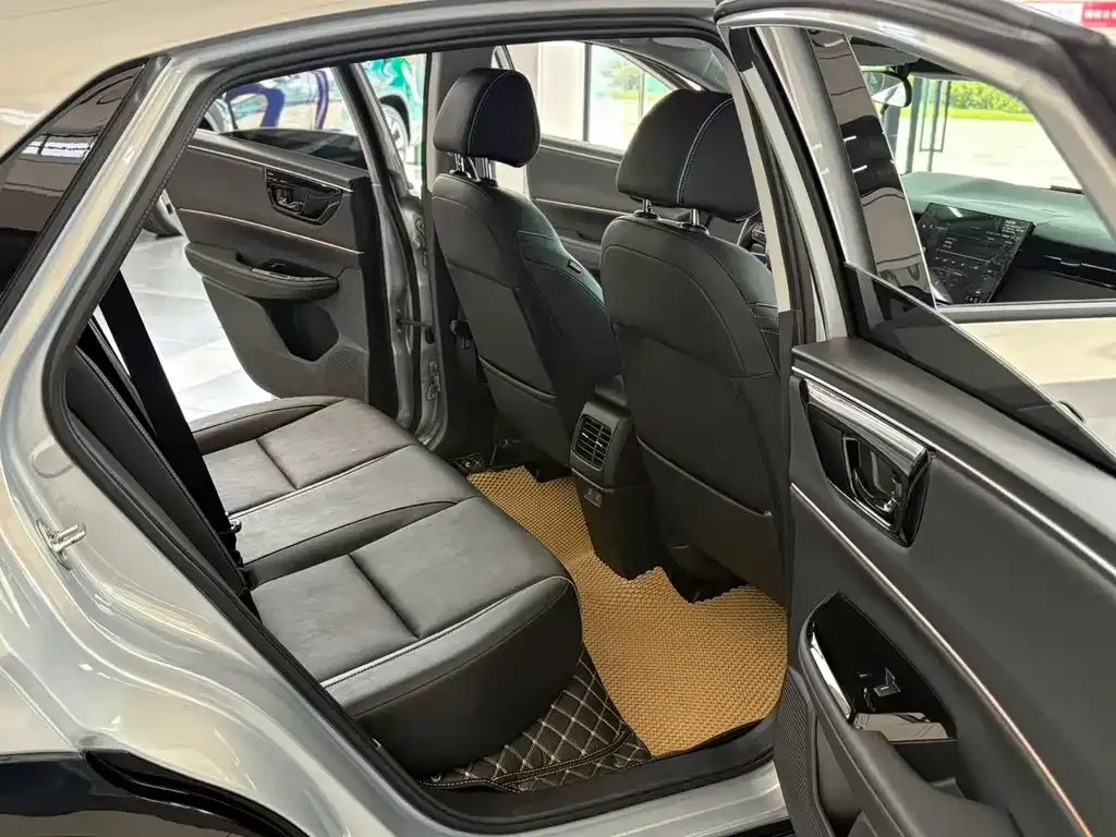 Honda e:NP2 2024 из CN, фото 6