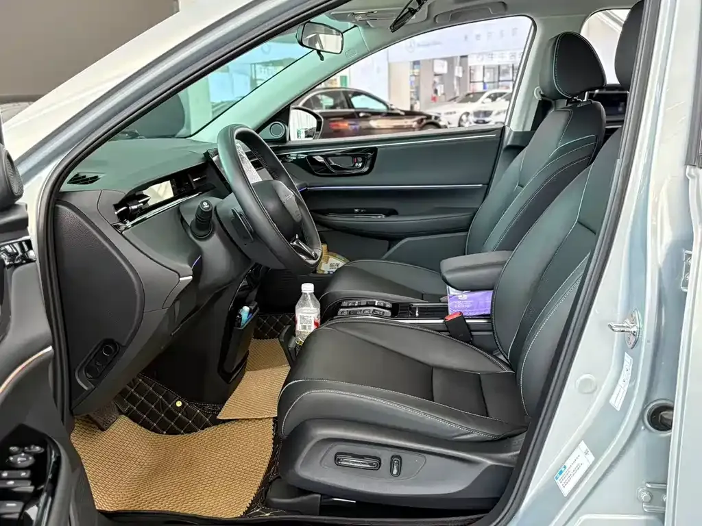 Honda e:NP2 2024 из CN, фото 2