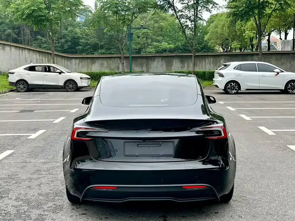 Tesla Model 3 — фото 7