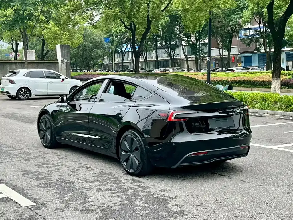 Tesla Model 3 — фото 5