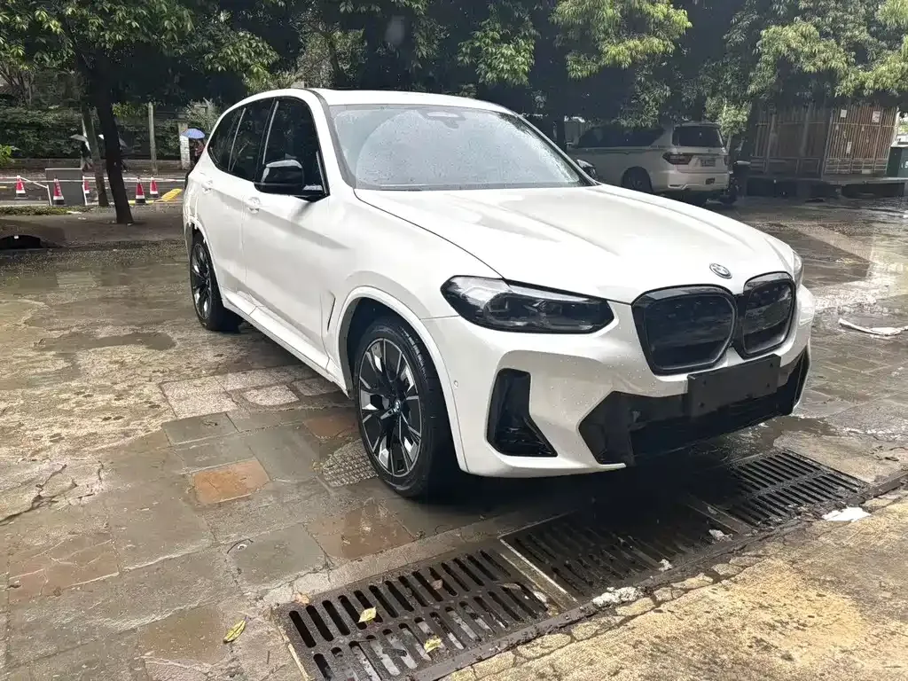 BMW iX3 — фото 9