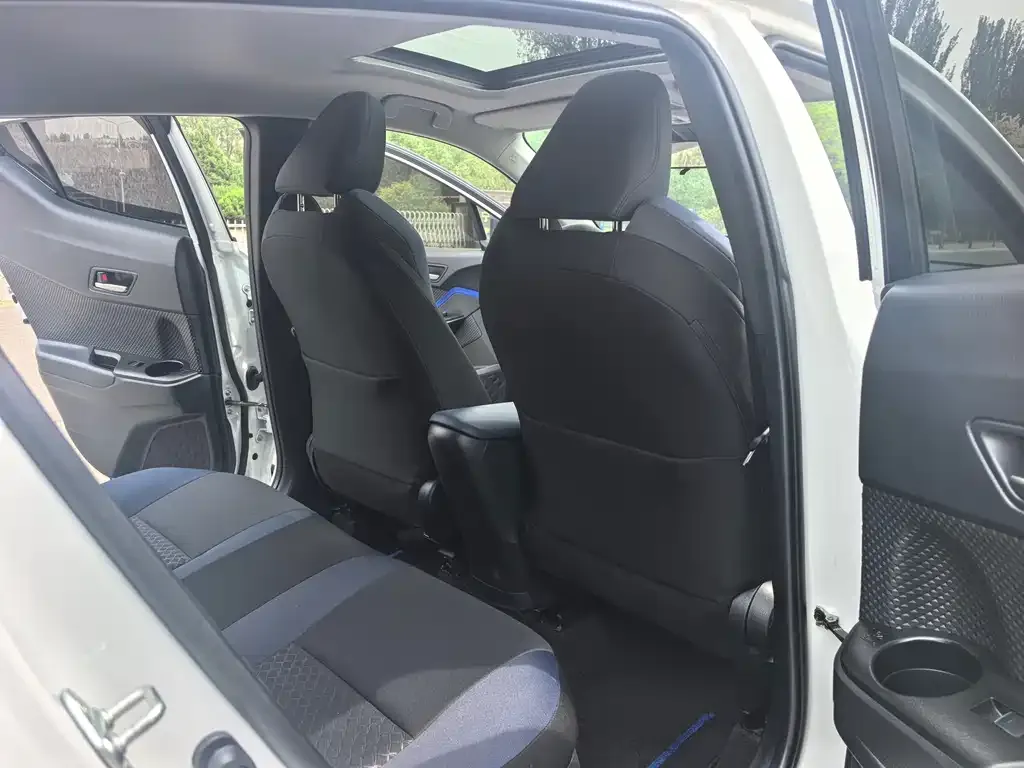 Toyota C-HR 2024 из CN, фото 4