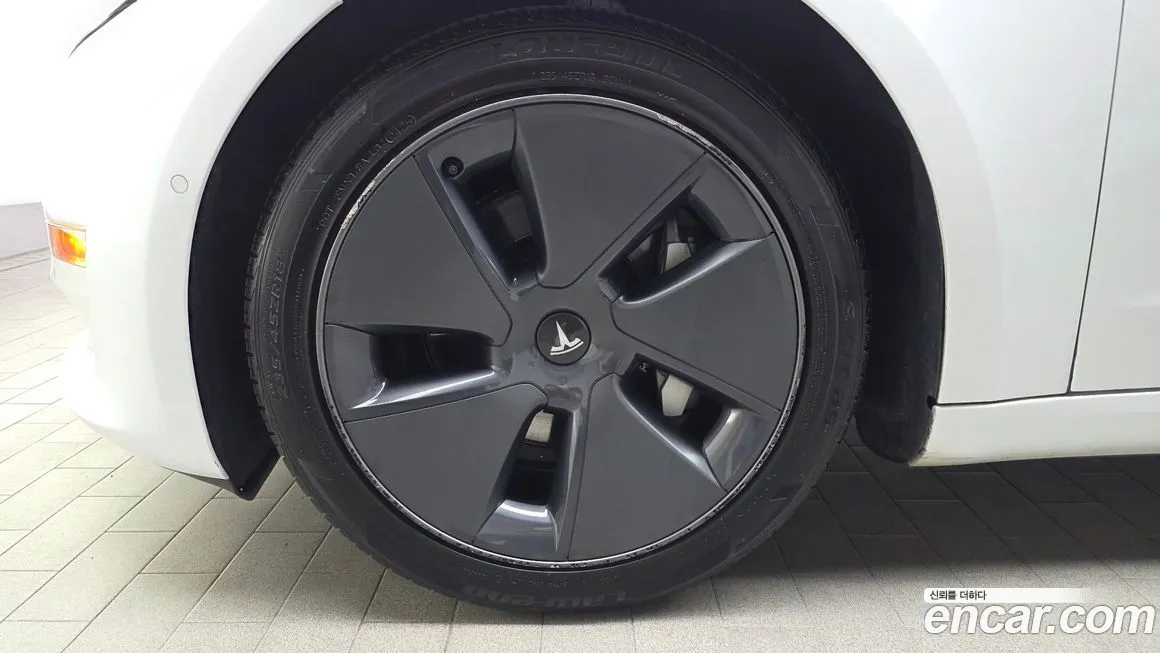 Tesla Model 3 — фото 3