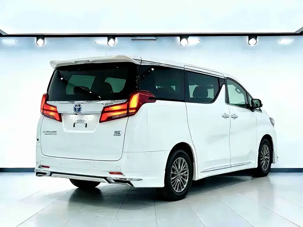 Toyota Alphard — фото 5