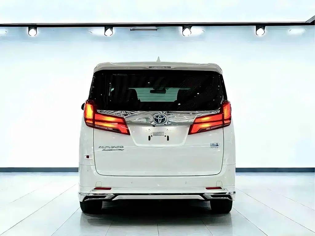 Toyota Alphard — фото 4