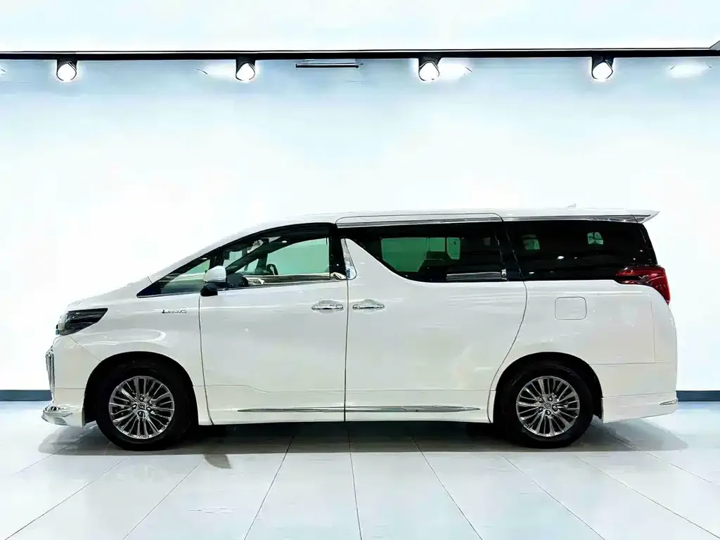 Toyota Alphard — фото 6