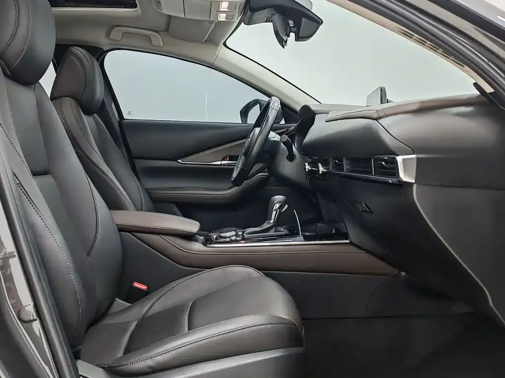 Mazda CX-30 — фото 10