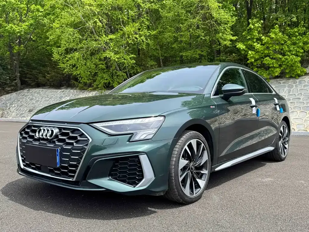 Audi A3 — фото 1