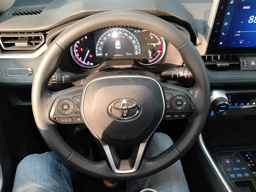 Toyota RAV4 — фото 6