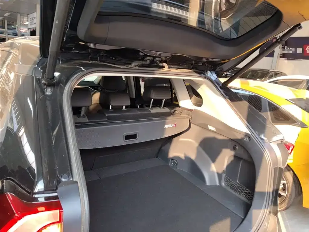 Toyota RAV4 — фото 9
