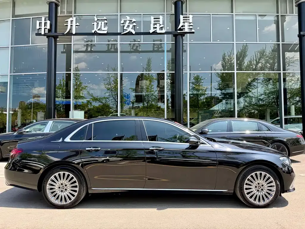 Mercedes-Benz E-Class — фото 3