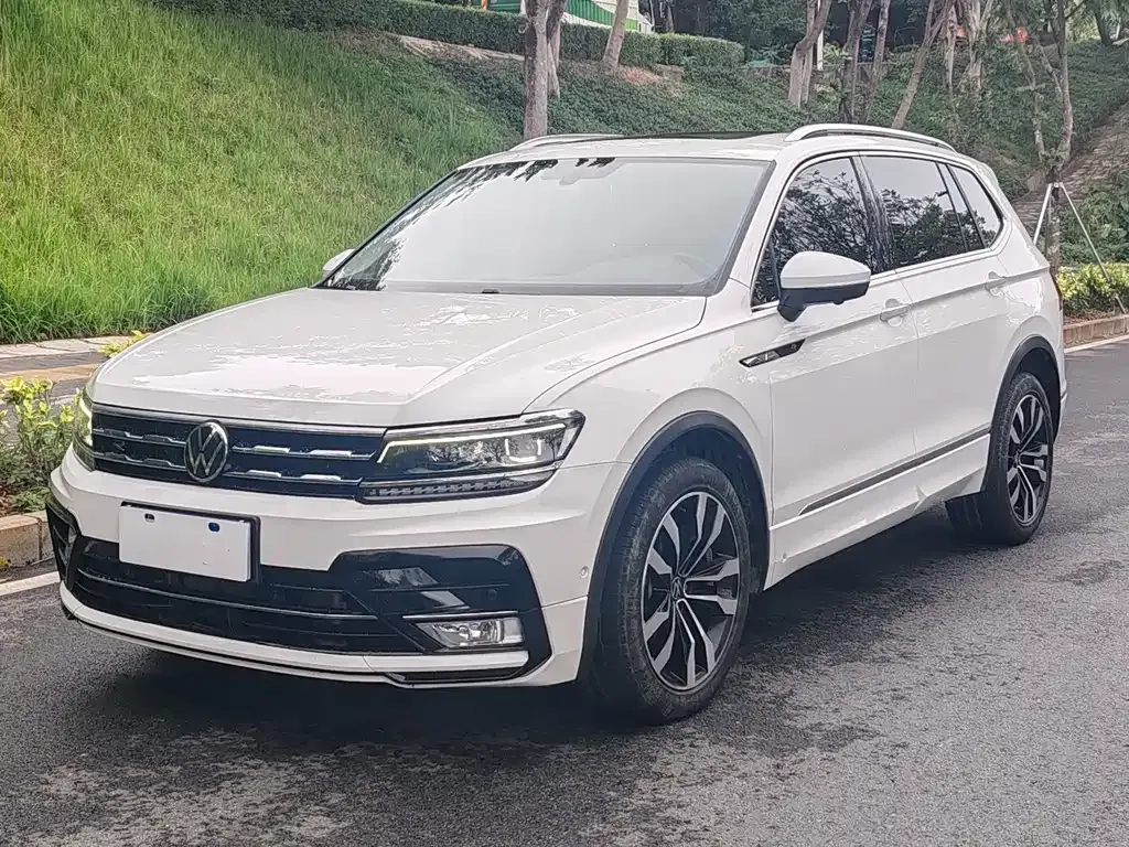 Volkswagen Tiguan L — фото 1