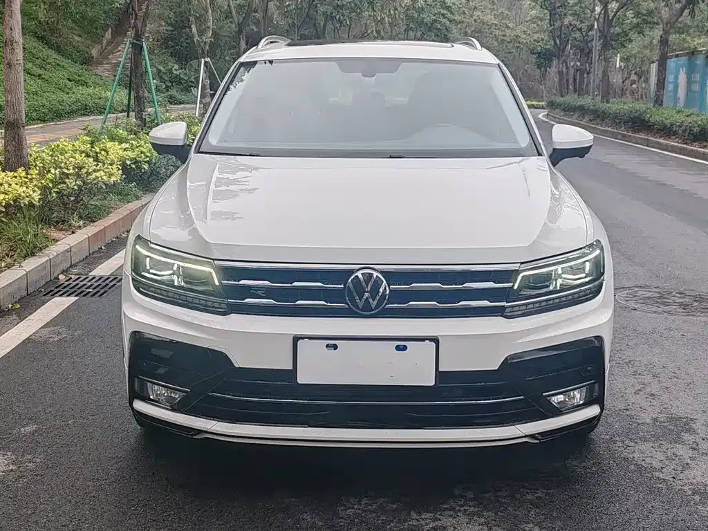 Volkswagen Tiguan L — фото 9
