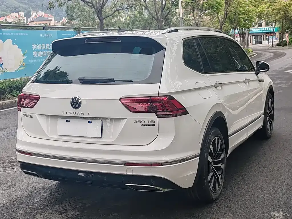 Volkswagen Tiguan L — фото 6