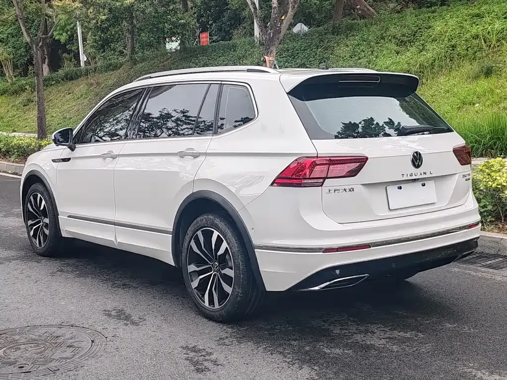 Volkswagen Tiguan L — фото 8