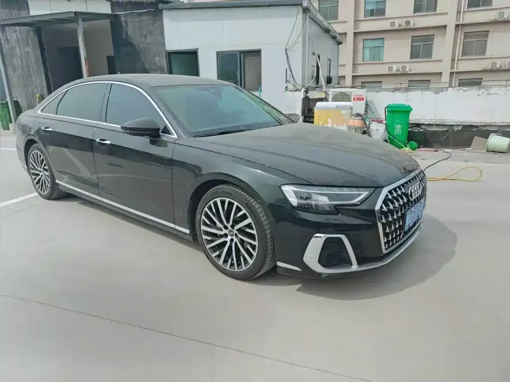 Audi A8 — фото 2
