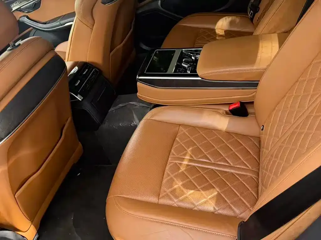 Audi A8 — фото 5