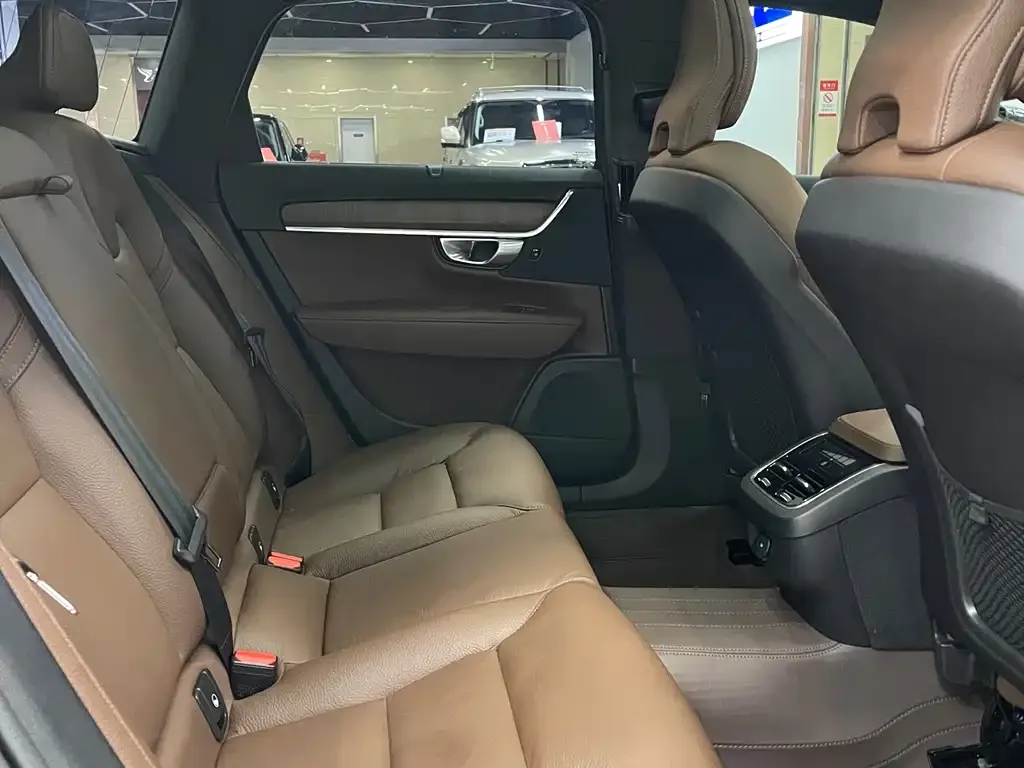 Volvo V90 2025 из CN, фото 3