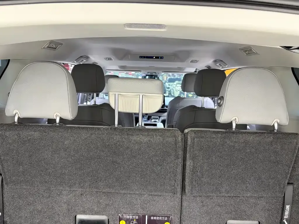 Toyota Sienna — фото 8