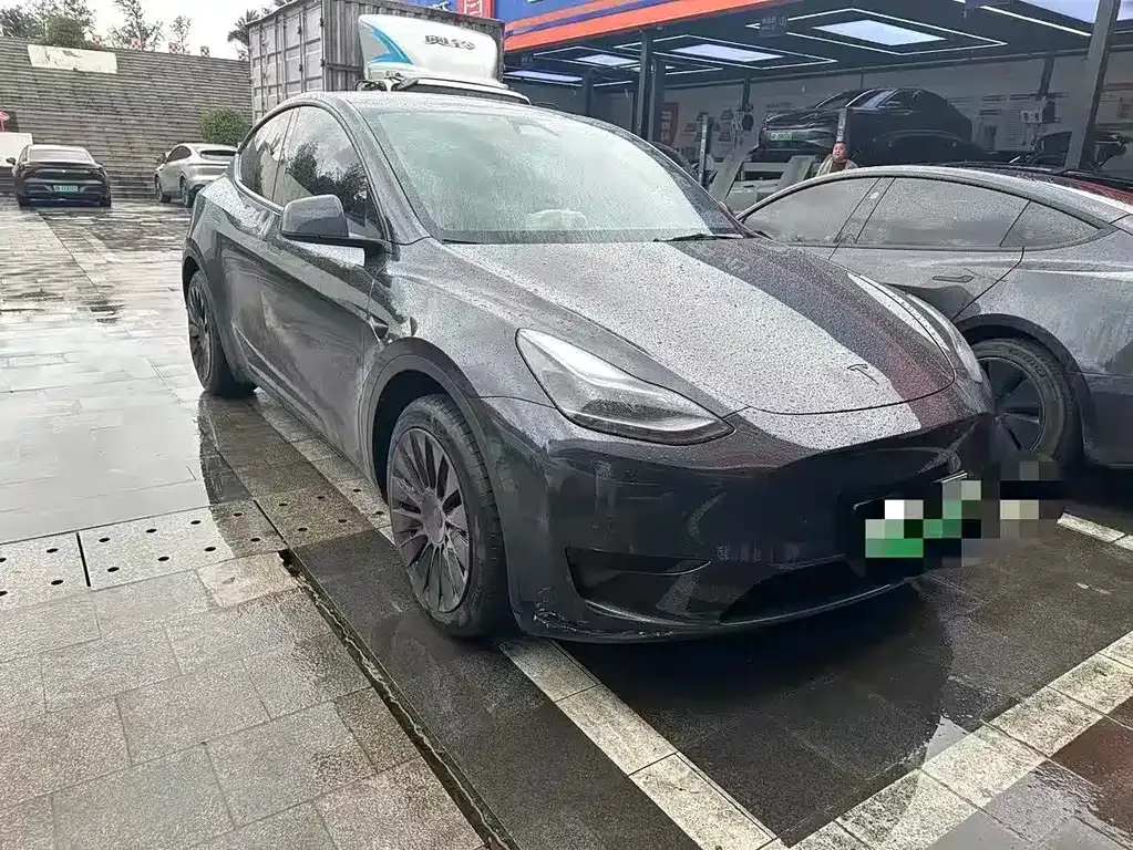 Tesla Model Y — фото 10