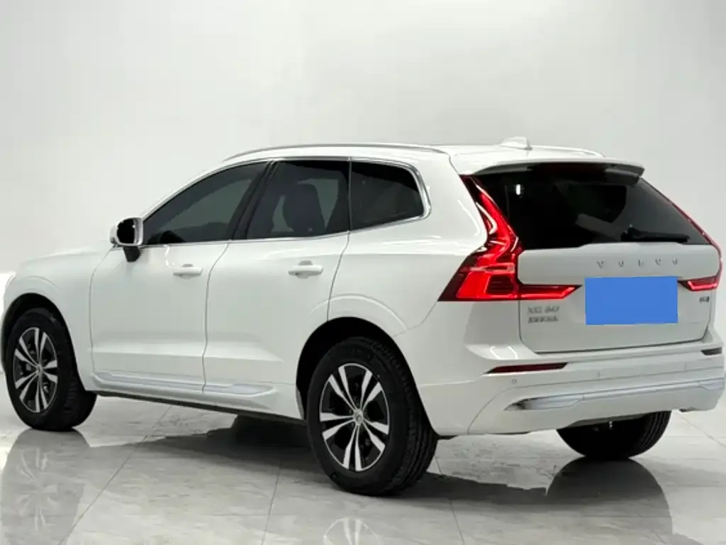 Volvo XC60 — фото 9