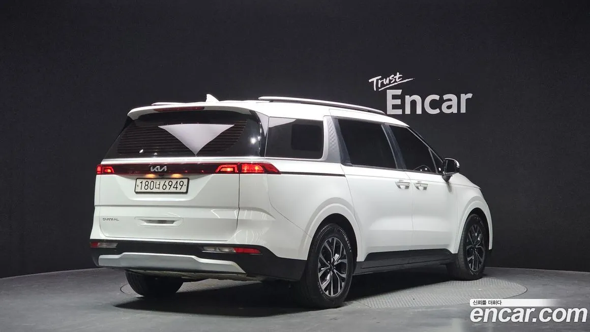 Kia Carnival — фото 4