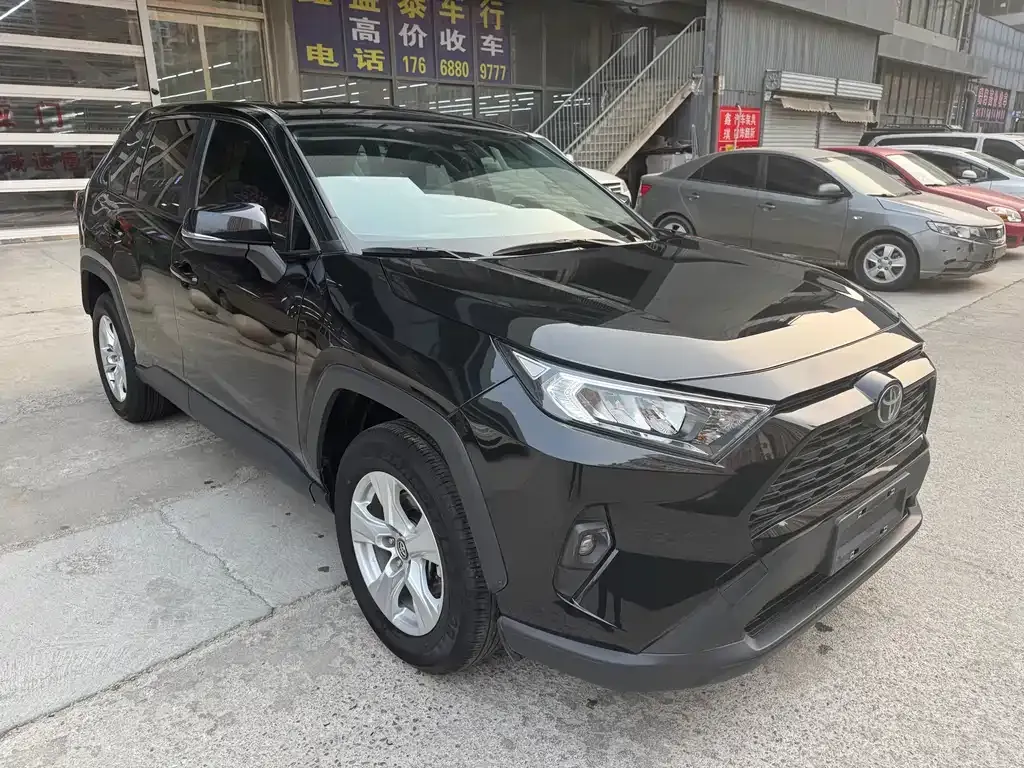 Toyota RAV4 — фото 9